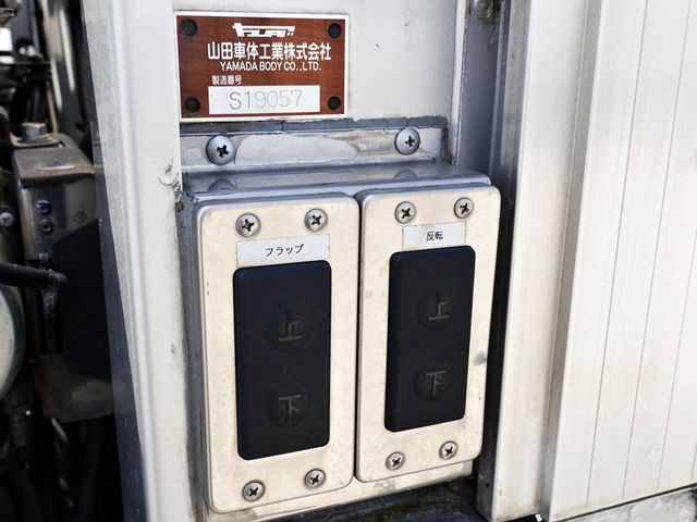 NISSAN DIESEL Quon 2019