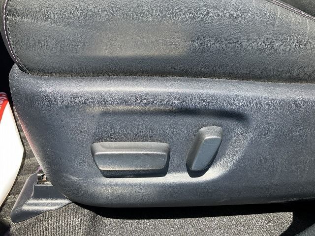 TOYOTA HARRIER 4WD 2016