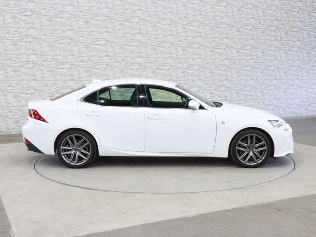 TOYOTA LEXUS IS200t 2016