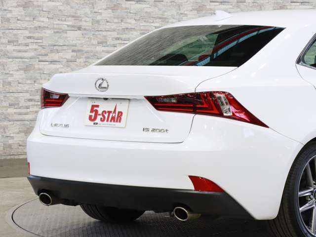 TOYOTA LEXUS IS200t 2016