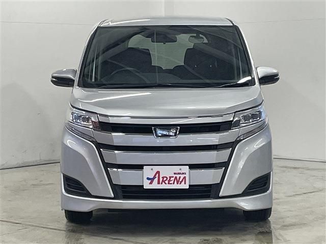 TOYOTA NOAH 4WD 2017