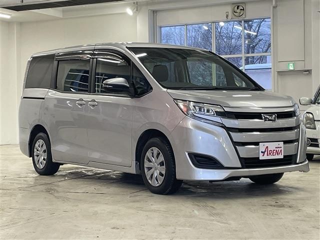 TOYOTA NOAH 4WD 2017