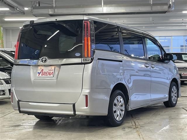 TOYOTA NOAH 4WD 2017