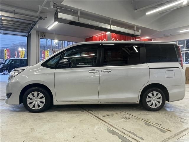 TOYOTA NOAH 4WD 2017
