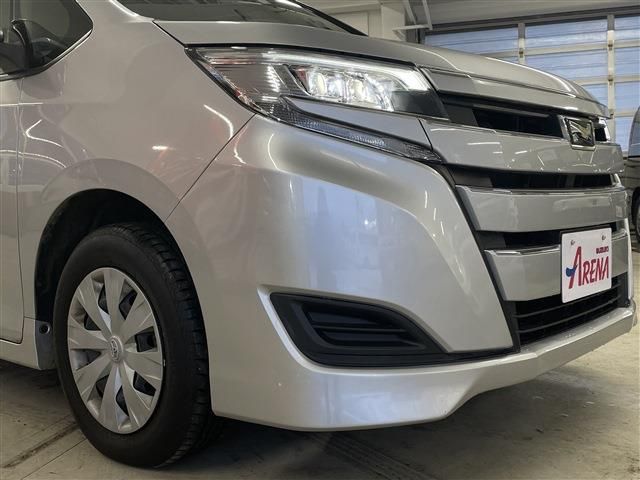 TOYOTA NOAH 4WD 2017