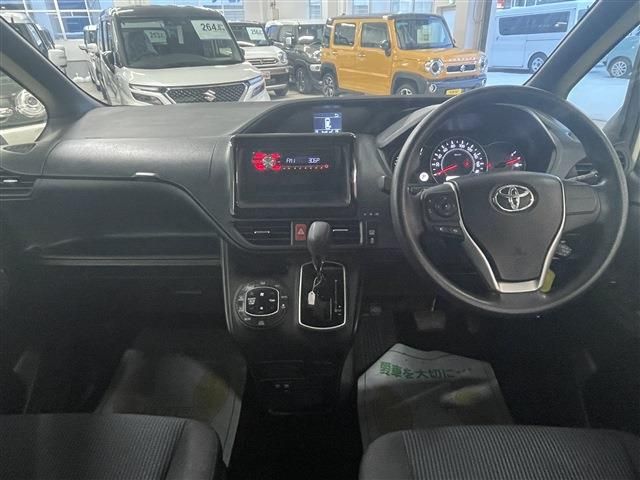 TOYOTA NOAH 4WD 2017