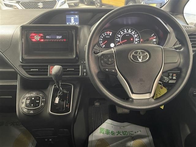 TOYOTA NOAH 4WD 2017