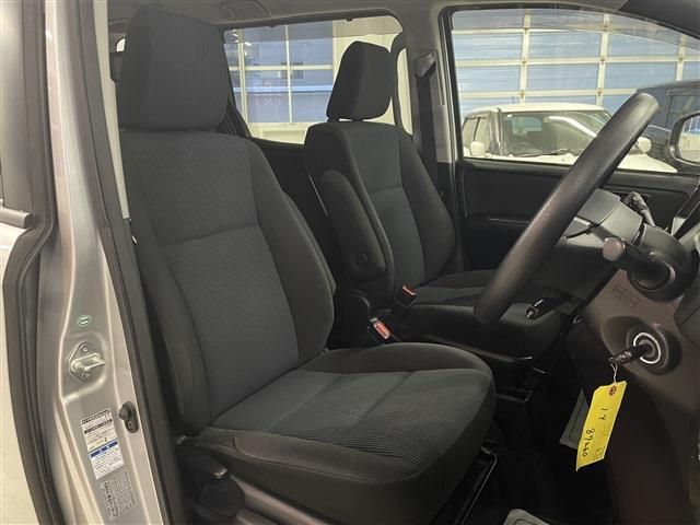 TOYOTA NOAH 4WD 2017