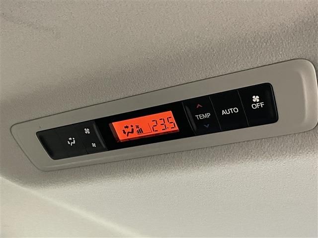 TOYOTA NOAH 4WD 2017