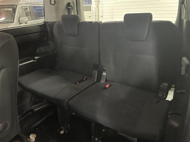 TOYOTA NOAH 4WD 2017