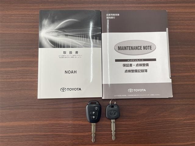 TOYOTA NOAH 4WD 2017