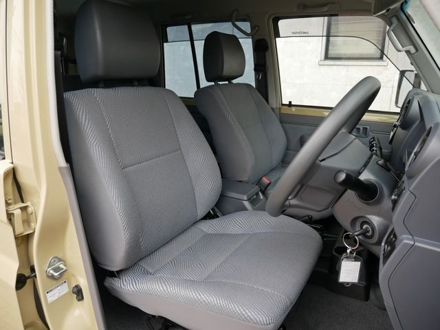 TOYOTA LANDCRUISER van 2015