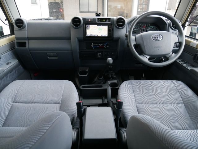 TOYOTA LANDCRUISER van 2015