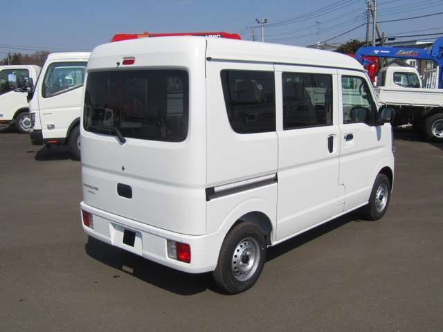 MITSUBISHI MINICAB van 2025