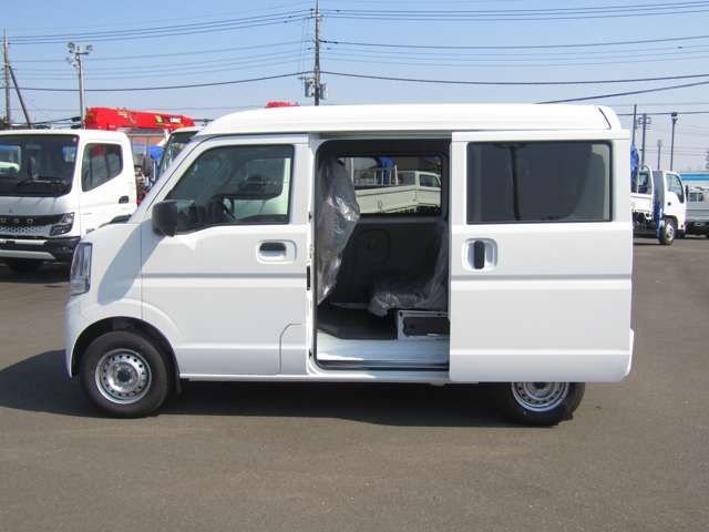 MITSUBISHI MINICAB van 2025