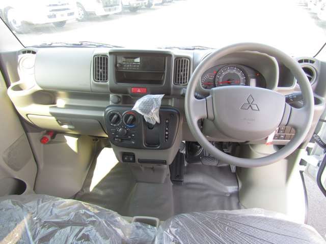 MITSUBISHI MINICAB van 2025