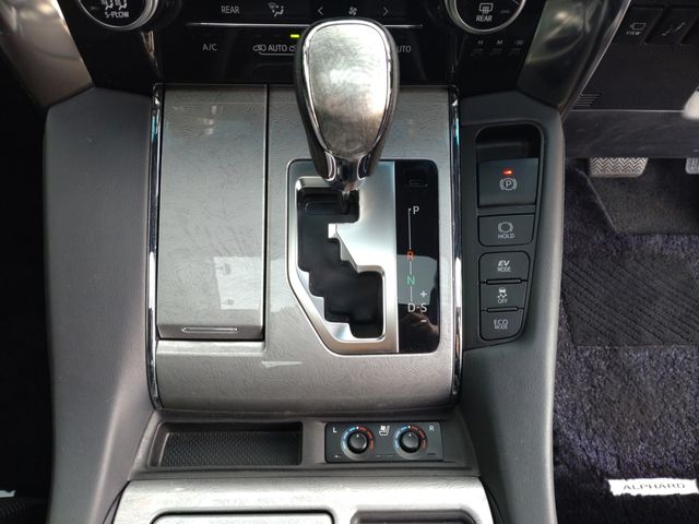 TOYOTA ALPHARD hybrid 4WD 2018