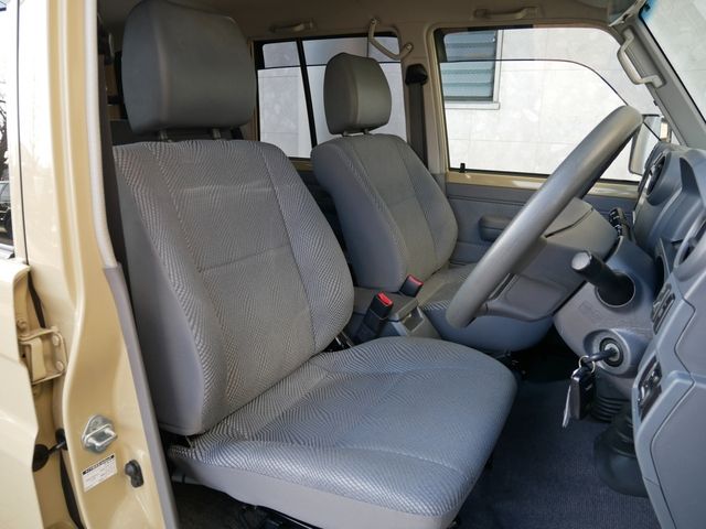 TOYOTA LANDCRUISER van 2015