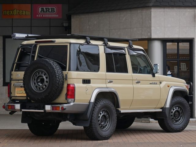 TOYOTA LANDCRUISER van 2015