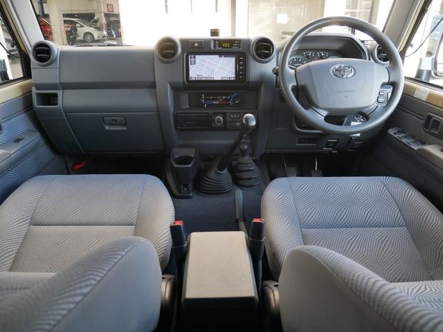 TOYOTA LANDCRUISER van 2015
