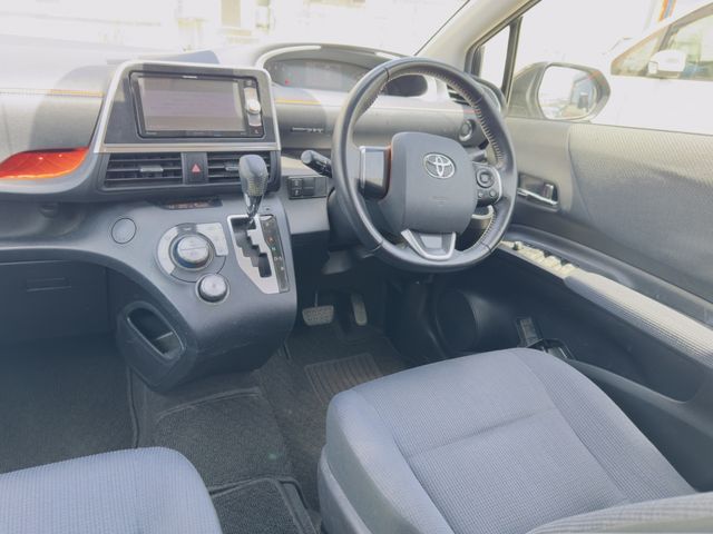 TOYOTA SIENTA 2016
