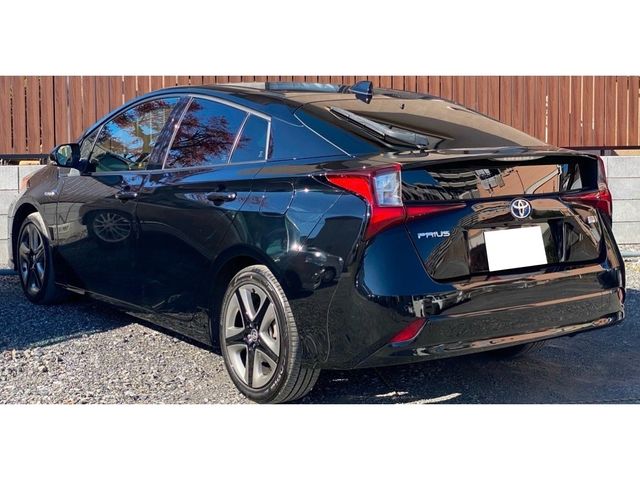 TOYOTA PRIUS 2019