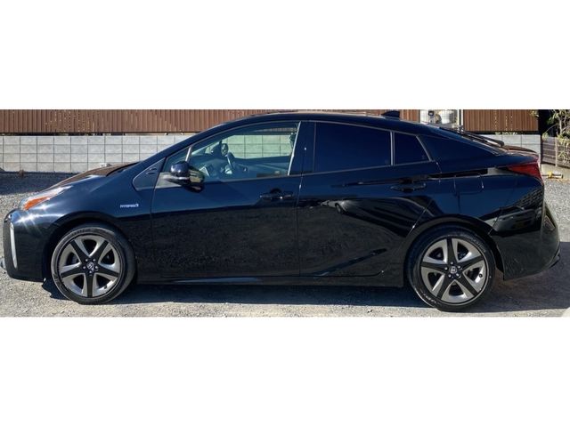 TOYOTA PRIUS 2019
