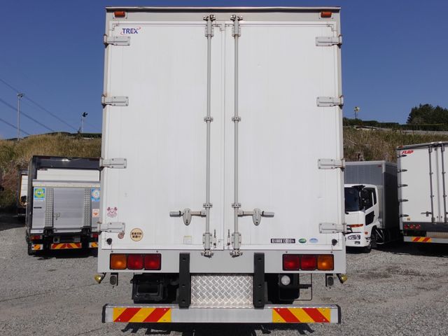 MITSUBISHI FUSOU SUPER GREAT 2013