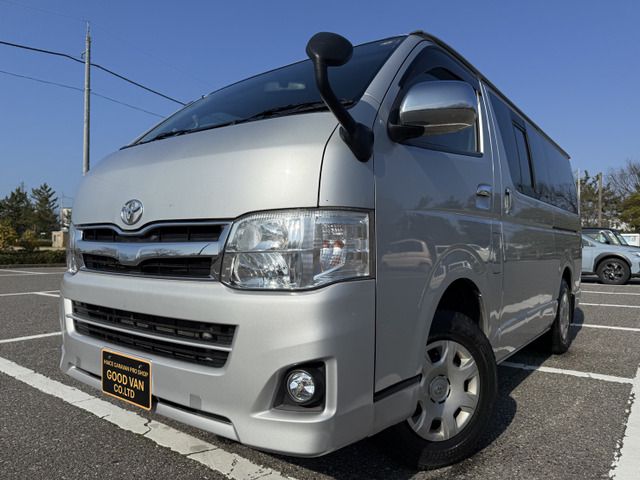 TOYOTA HIACE van 4WD 2011