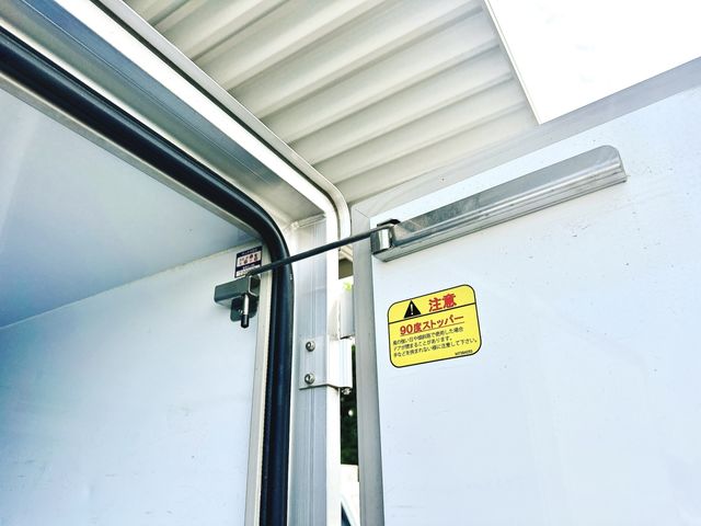 MITSUBISHI MINICAB truck 2018