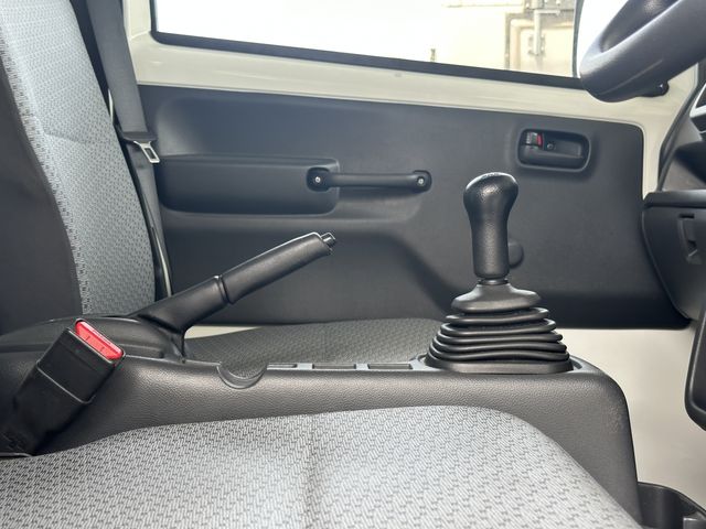 MITSUBISHI MINICAB truck 2018