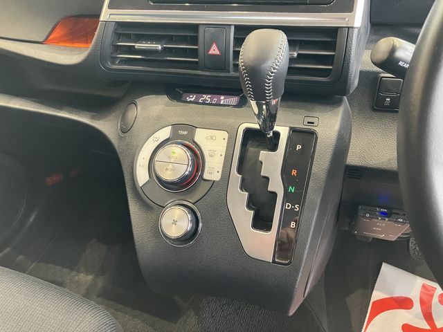 TOYOTA SIENTA 4WD 2015