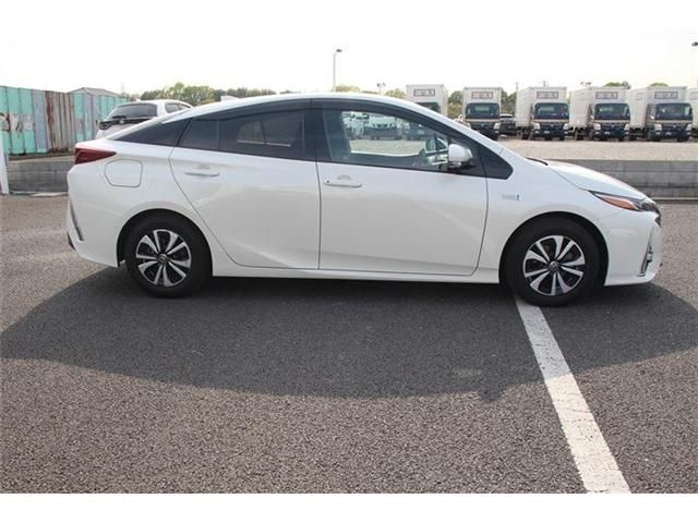 TOYOTA PRIUS PHV 2017