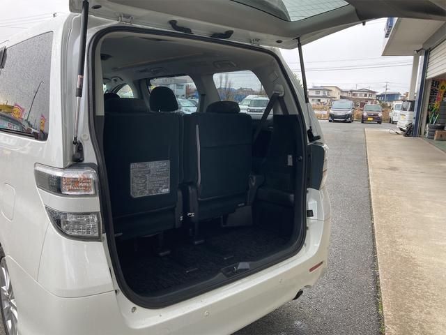 TOYOTA VELLFIRE 2011