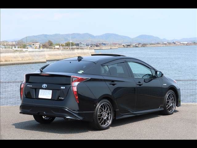 TOYOTA PRIUS 4WD 2016
