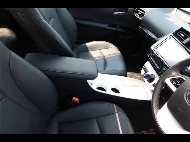 TOYOTA PRIUS 4WD 2016