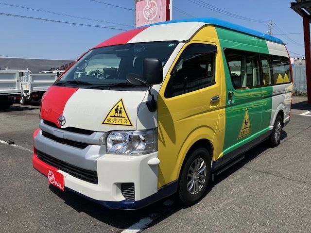 TOYOTA HIACE COMMUTER 2018