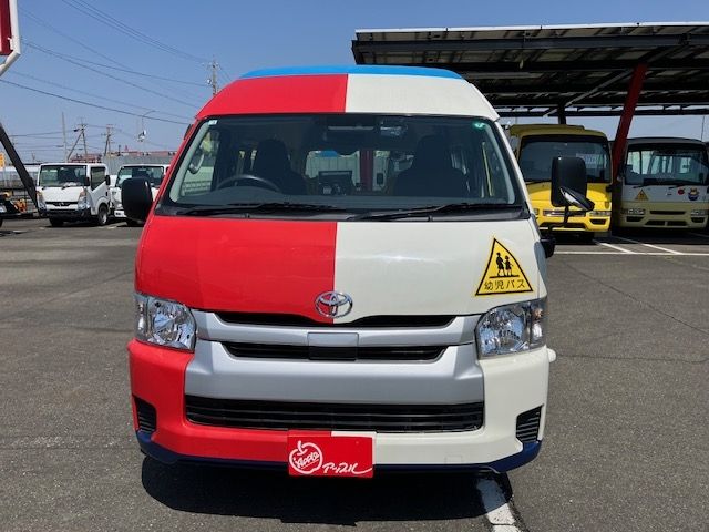 TOYOTA HIACE COMMUTER 2018
