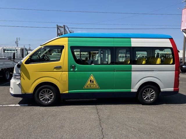 TOYOTA HIACE COMMUTER 2018