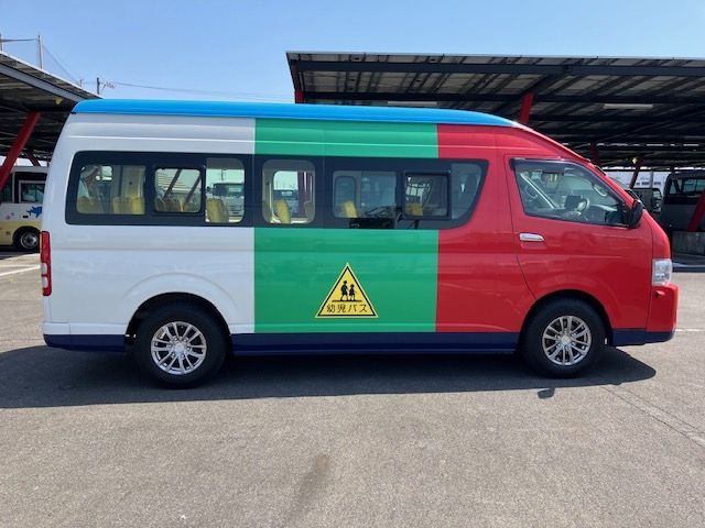 TOYOTA HIACE COMMUTER 2018
