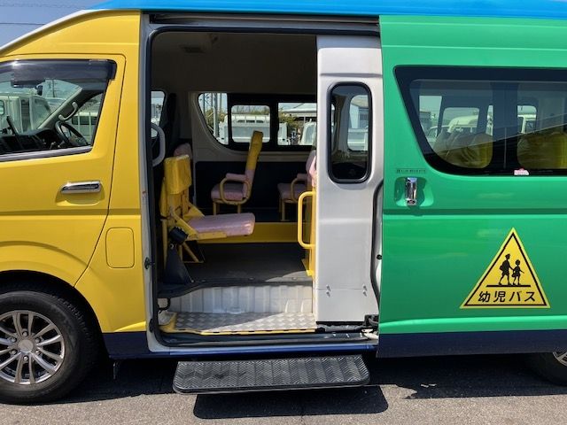 TOYOTA HIACE COMMUTER 2018