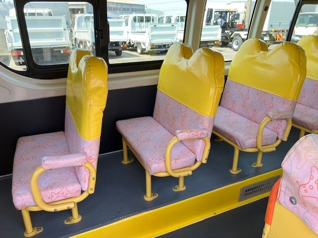 TOYOTA HIACE COMMUTER 2018