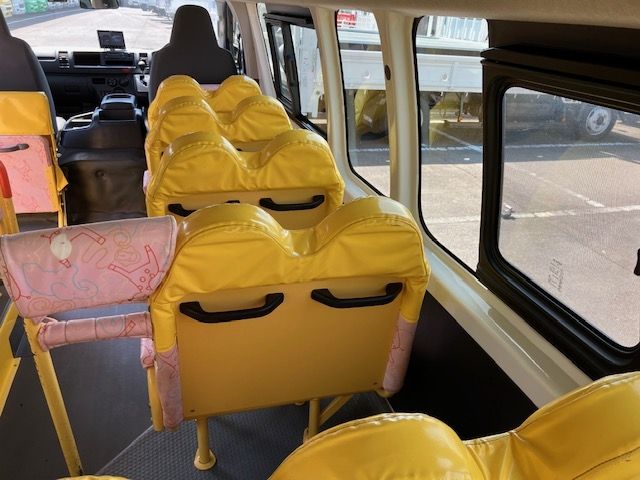 TOYOTA HIACE COMMUTER 2018