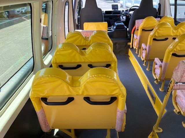 TOYOTA HIACE COMMUTER 2018