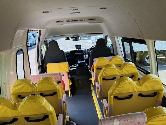 TOYOTA HIACE COMMUTER 2018