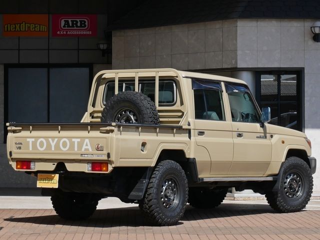 TOYOTA LANDCRUISER PICKUP 2014