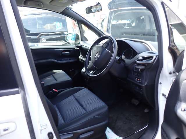 TOYOTA VOXY 4WD 2014