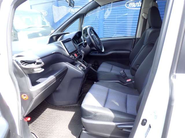 TOYOTA VOXY 4WD 2014