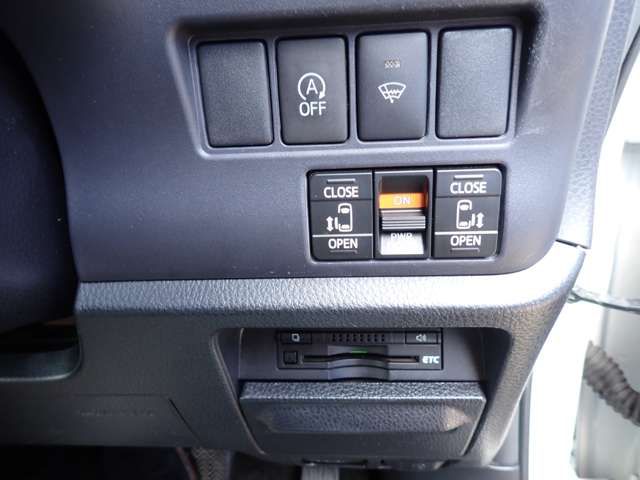 TOYOTA VOXY 4WD 2014