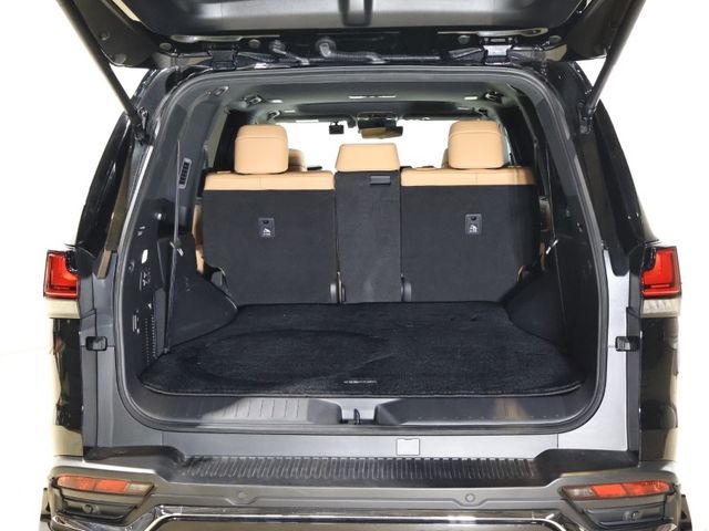 TOYOTA LEXUS LX600 2024